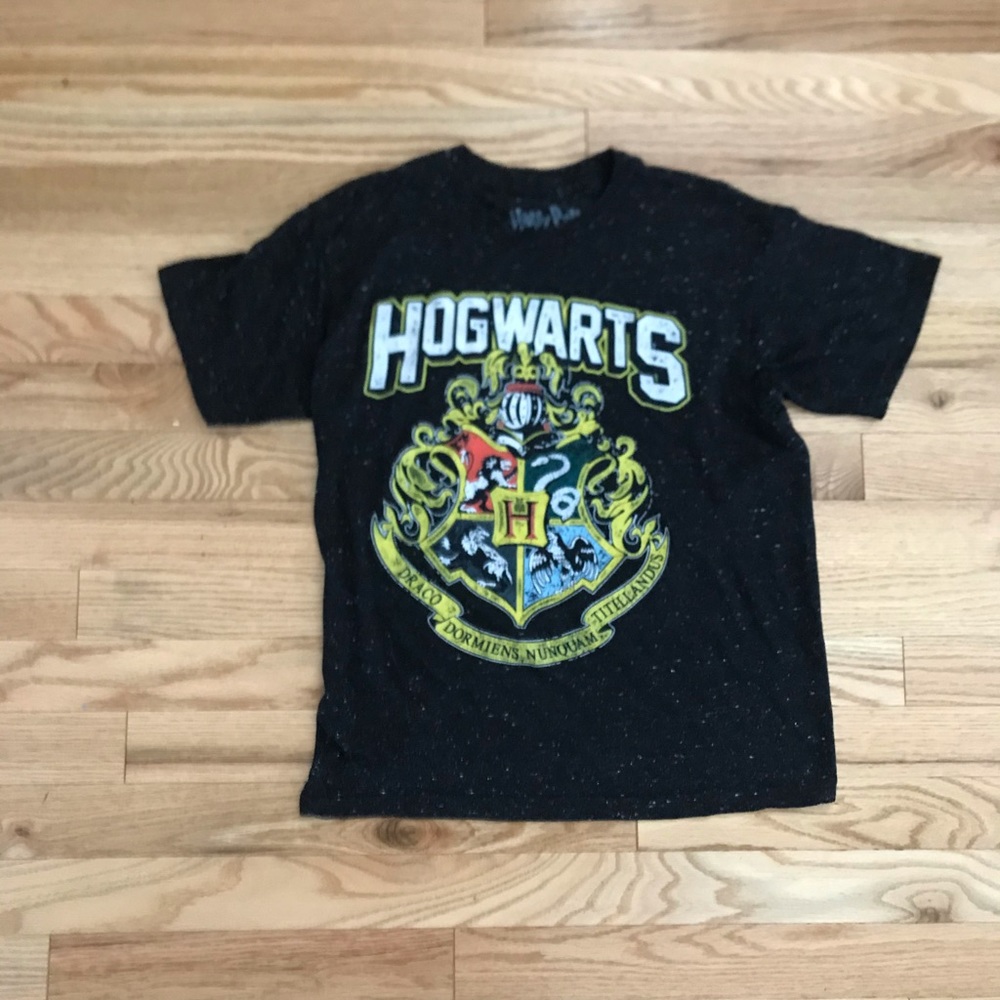 3/12 🦩Hogwarts graphic tee